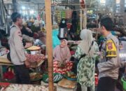 Patroli Pasar, Anggota Polsek Sumbawa Himbau Kepada Pedagang Waspada Uang Palsu