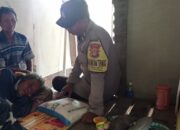 Bhabinkamtibmas Polsek Labangka Salurkan Bansos untuk Warga yang Sakit