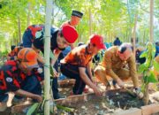 Ketua  DPRD Sumbawa Support Program Tanam Perdana Budidaya Tanaman Vanili 