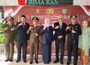 Kapolres Menjadi Irup pada Upacara Hari Bhayangkara Ke-77 di Lapangan Pemkab Bima