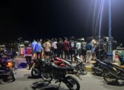 Konsumsi Miras, Patroli Samapta Bubarkan Sekelompok Remaja Di Taman Lembi