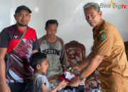 Bantu Biaya Sekolah Anak dari Keluarga Tidak Mampu, Kades Muer Gunakan Dana Operasional Pribadi