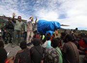 Warga Kabupaten Puncak Terima Bantuan dari Pemerintah Pusat