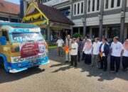 Sekda Sumbawa Lepas Penyaluran Bantuan Pangan Bulog Tahap II Tahun 2023