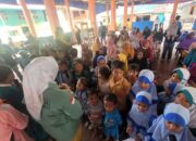 Wakil Bupati Sumbawa dan Rombongan Salurkan Bantuan Pangan di Desa Pulau Bungin untuk Perkuat Ketahanan Pangan