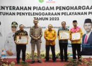 Prestasi Luar Biasa dalam Pelayanan Publik Tahun 2023, Bupati Sumbawa Terima Penghargaan dari Ombudsman NTB