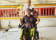Dalang Senior Wayang Sasak 4 Tahun Kesulitan Berjalan, H Rachmat Hidayat Turun Tangan Beri Bantuan Kursi Roda Elektrik
