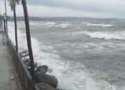 Badai Angin dan Gelombang Tinggi, Hantam Puluhan Warung di Pantai Jempol Sumbawa