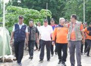 Bupati Sumbawa Tinjau Langsung Upaya Pencarian Korban Hanyut di Sungai Samapuin