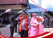 Mengantar tugas AKBP Yasmara Harahap, Polres Sumbawa Barat Gelar Tradisi Pedang Pora