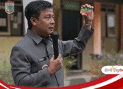 Bupati Sumbawa Barat Serahkan Kartu Sumbawa Barat Maju di SMPN 3 Taliwang