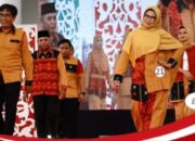 Fashion Show Pesona Tenun Sumbawa Barat 2025, Momentum Menguatkan Ekonomi Kreatif Berbasis Budaya Lokal 