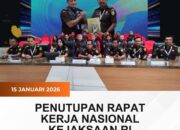Kepala Kejaksaan Negeri Sumbawa Barat Agung Pamungkas, S. H,. M. H, didampingi oleh Para Kepala Seksi dan Kasubbag Pembinaan beserta seluruh jajaran mengikuti kegiatan Penutupan Rakernas (Rapat Kerja Nasional) Kejaksaan Republik Indonesia yang dilakukan secara daring di Ruang Video Conference Lt. 1 Kantor Kejari Sumbawa Barat.