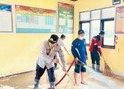 Polsek Jereweh Pimpin Aksi Gotong Royong Bersihkan Sekolah Terdampak Banjir