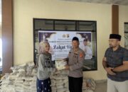 Polres Sumbawa Barat Salurkan Zakat Fitrah kepada Warga Jelang Idul Fitri