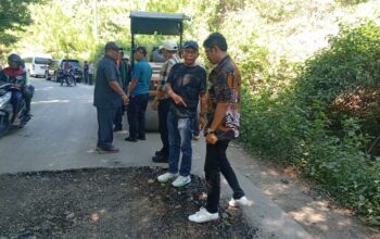 Bang Rob Turun Lapangan Awasi Pengerjaan Jalan Lenangguar–Lunyuk