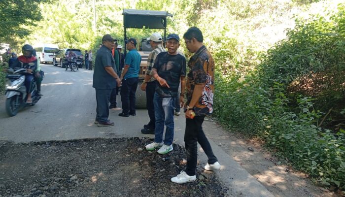 Bang Rob Turun Lapangan Awasi Pengerjaan Jalan Lenangguar–Lunyuk