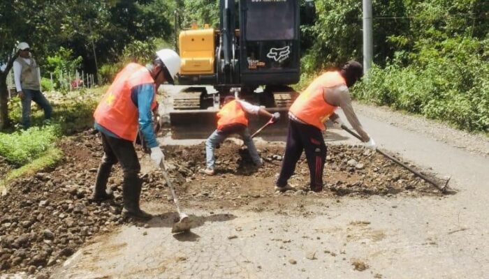 Perbaikan Jalan Rusak Ruas Pal IV–Lenangguar Dikebut, PUPR-PKP Gunakan Agregat Kelas A untuk Tingkatkan Daya Tahan