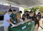 Kejari Sumbawa Barat Musnahkan Barang Bukti 30 Perkara Pidana Umum yang Telah Inkracht