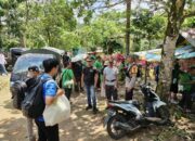 Pengamanan Wisatawan Mancanegara di Desa Pakuan, Bhabinkamtibmas Hadir Pastikan Rasa Aman dan Nyaman