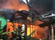 Satu Unit Rumah Makan di Kelurahan Pekat Terbakar, Damkartan Sumbawa Bergerak Cepat Padamkan Api