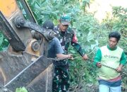 Pikap Bermuatan Tangki Air Masuk Jurang di Tongo Atas, Babinsa Sigap Bantu Evakuasi